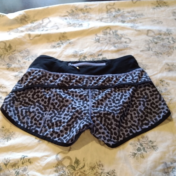 Lululemon Speed Short *4-way Stretch - Picture 6 of 9